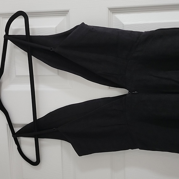 Deep V plunge jumpsuit - Picture 3 of 5